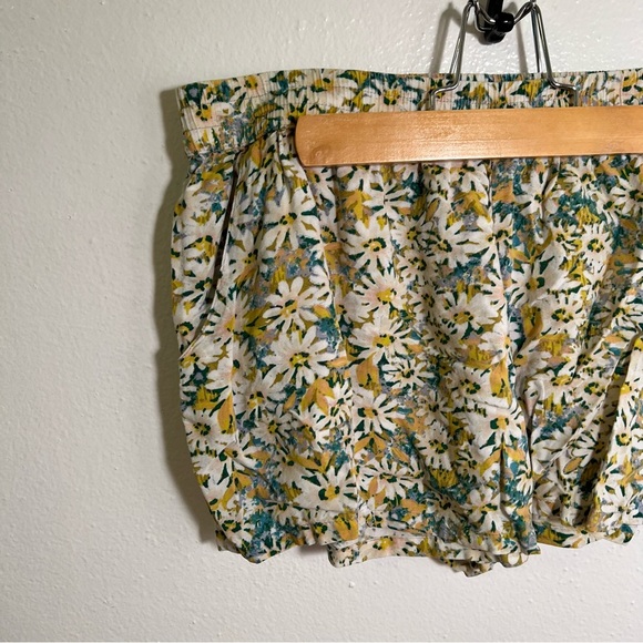 Mossimo Pull On Shorts White Green Floral S - Picture 2 of 9